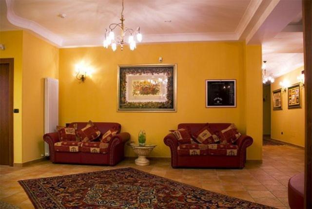 Hotel Duca Di Calabria Серра-Сан-Бруно Экстерьер фото