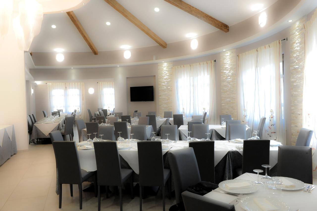 Hotel Duca Di Calabria Серра-Сан-Бруно Экстерьер фото